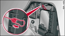 Luggage compartment: Releasing tank flap manually